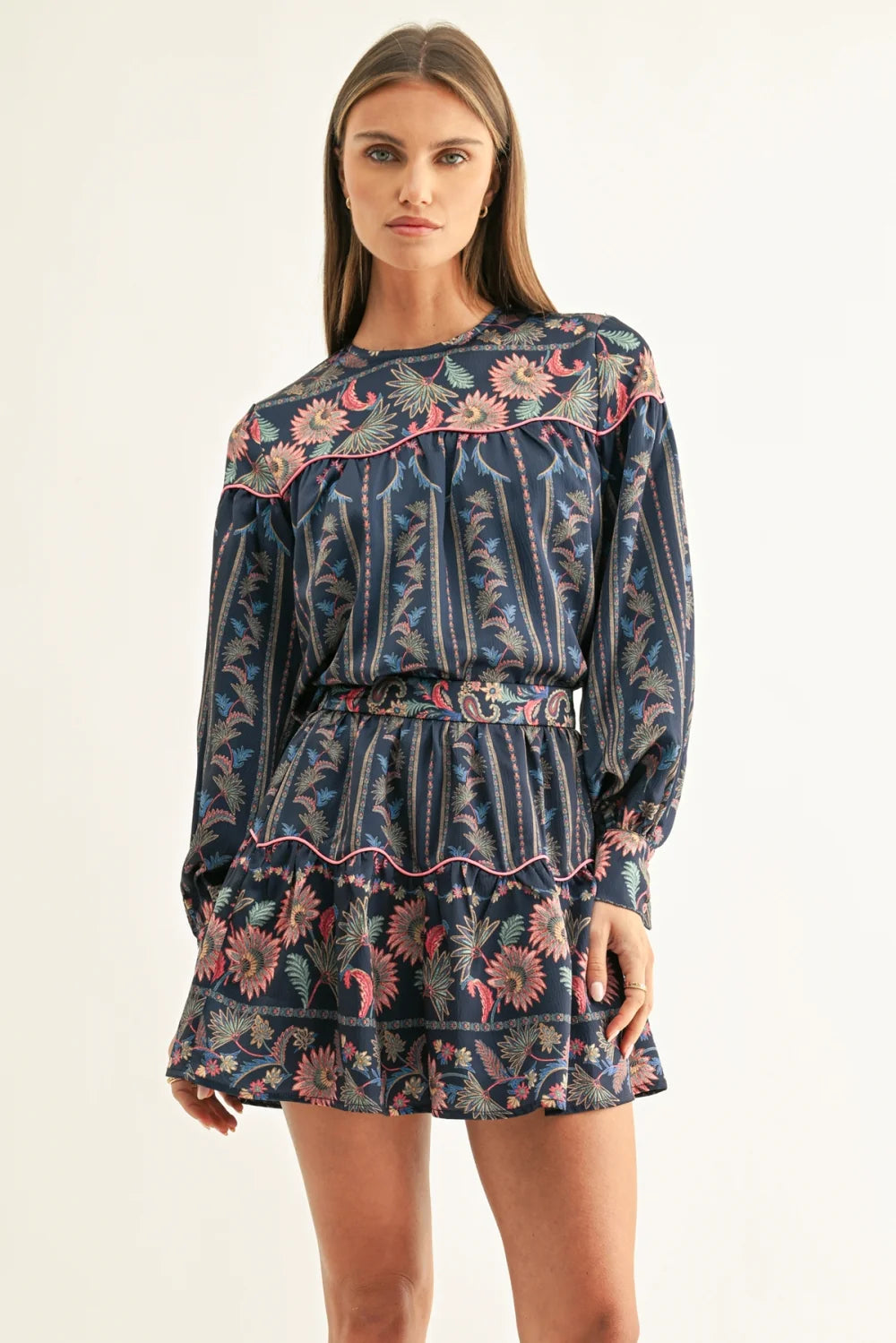 Contrast Scallop Piping Tiered Mini Skirt